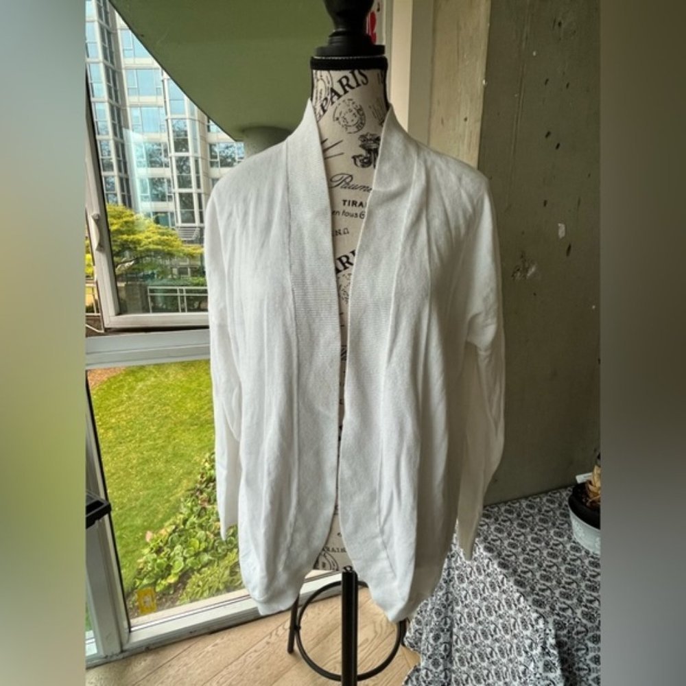 Gap white Cardigan, size medium